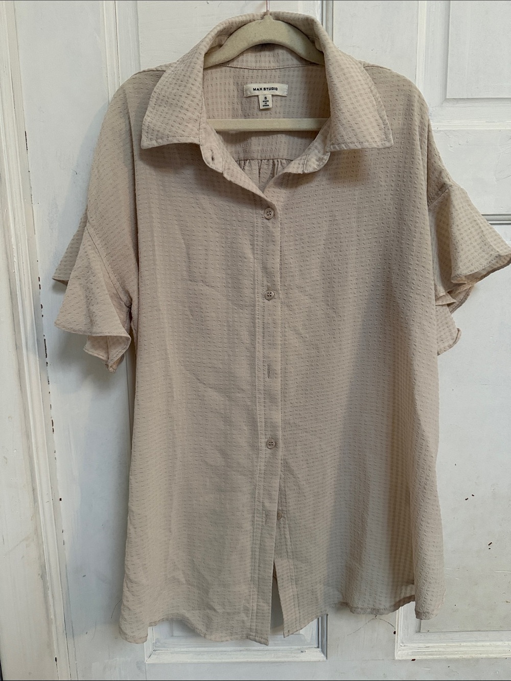 Max Studio Light Beige Button-Front Flutter Sleeve Blouse size Small